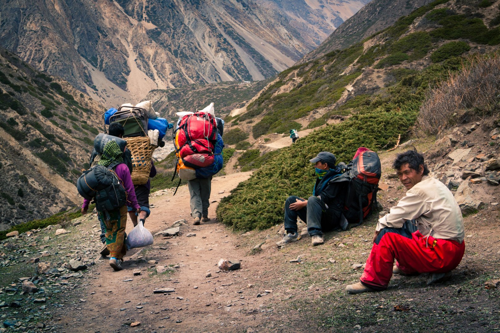 porters carrying load in northern nepal