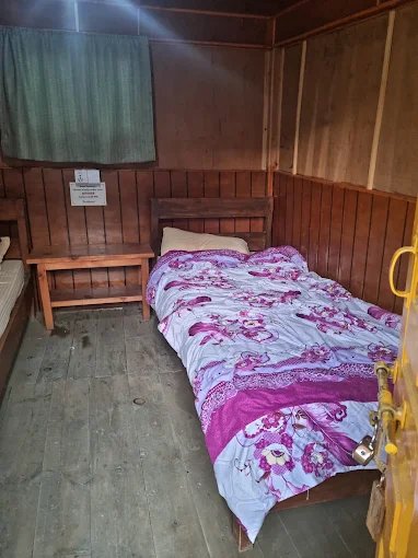 Twin bedroom at Alpine Homes, Manang